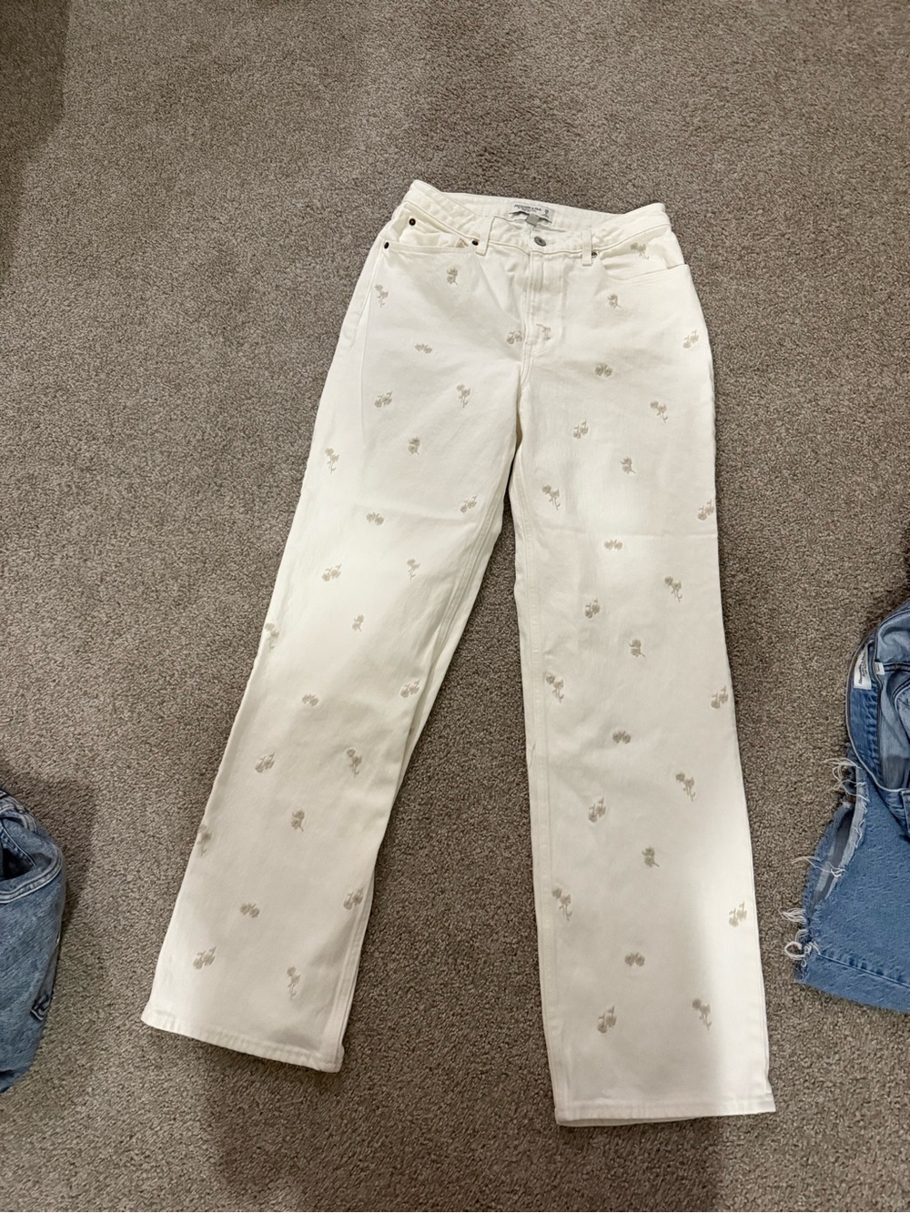 Abercrombie & Fitch Cream Straight-Leg Jeans with Subtle Embroidery